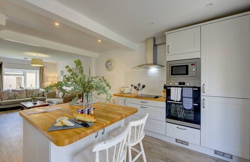 Kineton House | Charming Country Cottage near Cotswolds Sleeps 8 4 bathrooms Kineton Near M40 Gaydon - Inspire Homes
