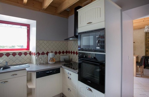 Savigny Cottage | Charming Countryside Home with Heated Pool, Spa, and Farm Experience