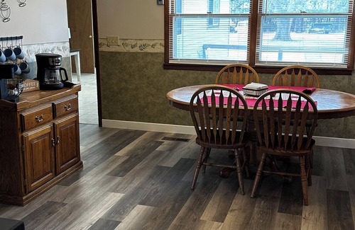 Kearney House | Charming country retreat 4-bedroom house with WiFi and AC with 2 car garage