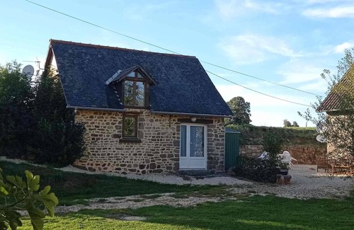Mantilly Cottage | Charming countryside cottage with heated pool & private jacuzzi. 3 star rated