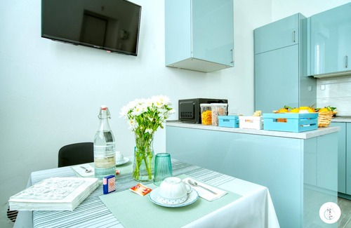 Parabiago Apartment | Charming courtyard house just two train stops from RHO-FIERA