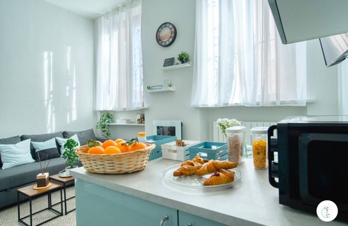 Parabiago Apartment | Charming courtyard house just two train stops from RHO-FIERA