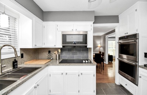 Westbury House | Charming Cozy 3-GameDen Escape