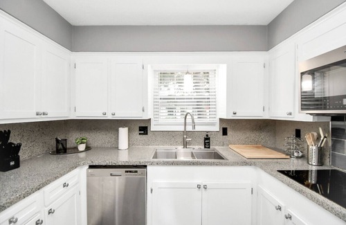 Westbury House | Charming Cozy 3-GameDen Escape