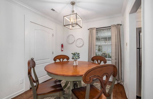 Mount Pleasant House | Charming, Cozy 3br/1ba Home Close to Shem Creek!