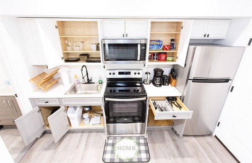 Petworth Bed & Breakfast | Charming, Cozy space steps from great restaurants!