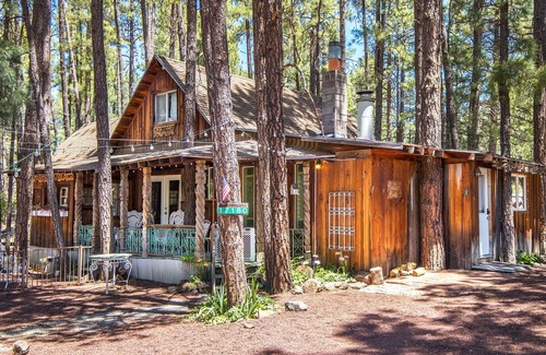 Munds Park Cabin | Charming Cozy Uniquely Furnished Rustic Cabin Steps to Forest Trails