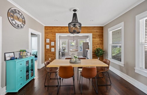 Oak Cliff House | Charming Craftsman by Bishop Arts & Downtown