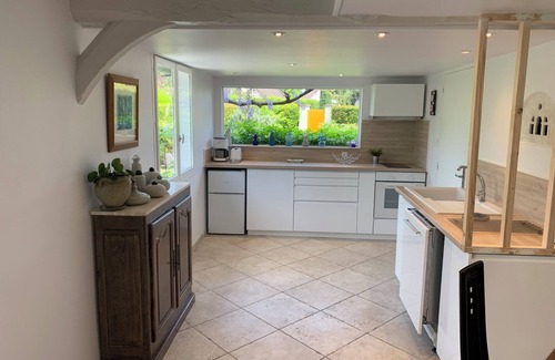 Pinterville House | Charming detached house in a quiet location. Parking, garden, terrace.