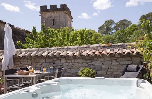 Carnas Cottage | Charming detached house for 2 with private jacuzzi. Prestige & design.