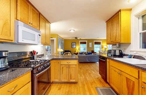 Montpelier House | Charming dog-friendly house w/pellet stove, yard, wifi, patio, w/d, central air