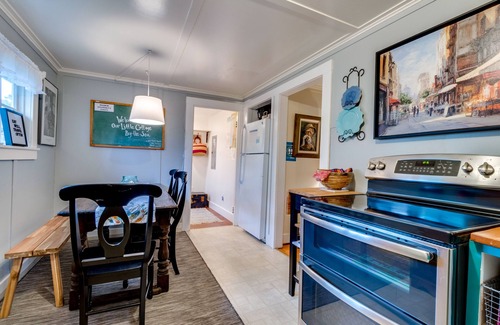 Seaside Cabin | Charming Dog-Friendly Cottage with AC, Washer/Dryer, Gas Grill, Easy Beach Access