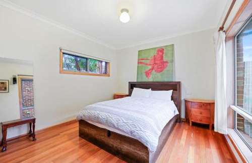 Brunswick House | Charming Double Brick Brunswick Bungalow for 4