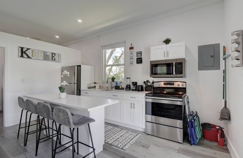 Bonita Springs Apartment | Charming Downtown Retreat with Courtyard
