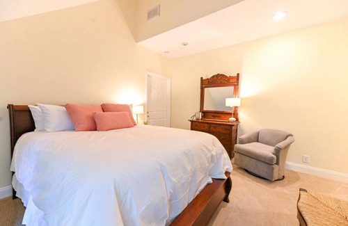 Edenton Bed & Breakfast | Charming downtown Edenton location with homemade breakfast daily
