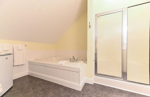 Edenton Bed & Breakfast | Charming downtown Edenton location with homemade breakfast daily