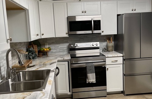 Delta House | "Charming downtown retreat!