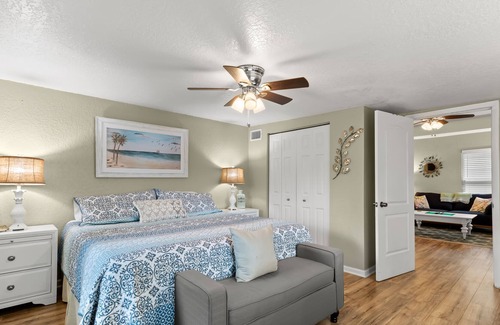 Dunedin House | CHARMING DUNEDIN COTTAGE MINUTES TO PINELLAS TRAIL, BEACHES, DOWNTOWN DUNEDIN