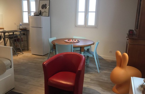Le Palais Apartment | Charming Duplex in Quiet Area – Central Location Near Shops and Pier