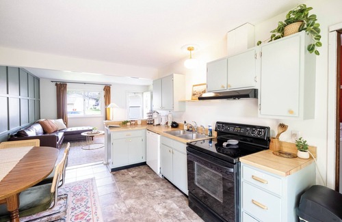 Champaign House | Charming Duplex, King Bed, Quiet Area, Near UIUC