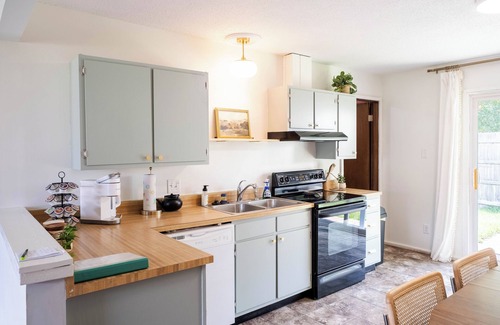 Champaign House | Charming Duplex, King Bed, Quiet Area, Near UIUC
