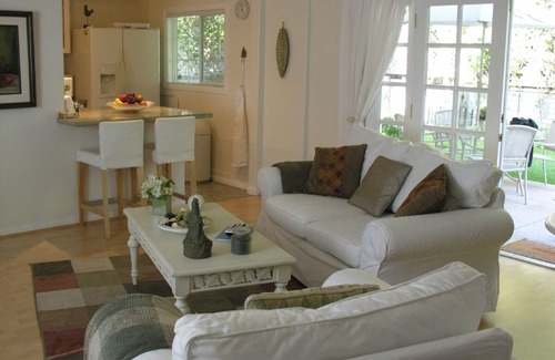 Valley Village Apartment | Charming Duplex with Private Yard. Pets Welcome