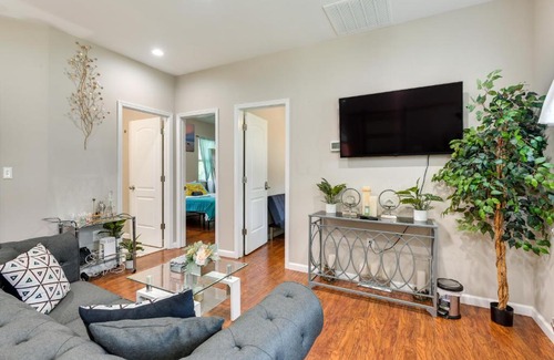Edgemore House | Charming Edgemere Home with Deck and Grill!
