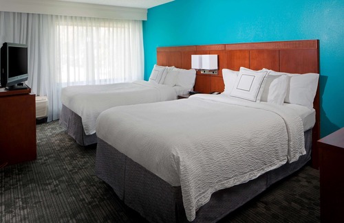 Boca Raton Hotel | Charming Escape: Heated Pool, Pet-Friendly Amenities, & Free Parking - 2 Units