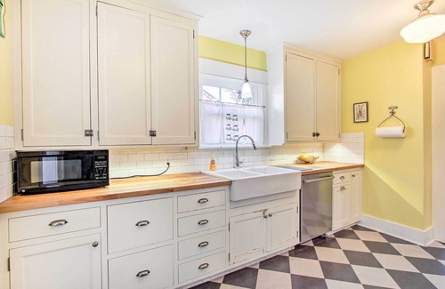 College Hill House | Charming Eugene Vacation Home: 1 Mi to Dtwn!