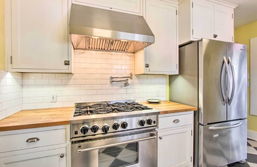 College Hill House | Charming Eugene Vacation Home: 1 Mi to Dtwn!