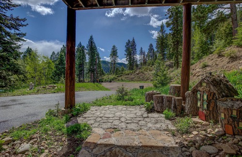 Shadow Mountain House | Charming Evergreen Hills Escape With Great Mountain Views