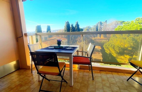 Cros-de-Cagnes Apartment | Charming F1 Swimming pool Air conditioning Sea view Beach 600m Shops Private parking WIFI