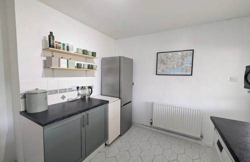 Neyland House | Charming Family Home near the Sea that welcomes Pets