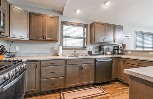 Necedah House | CHARMING FAMILY HOME ON CASTLE ROCK LAKE