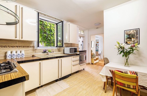 Arcueil House | Charming Family Home with Private Garden!
