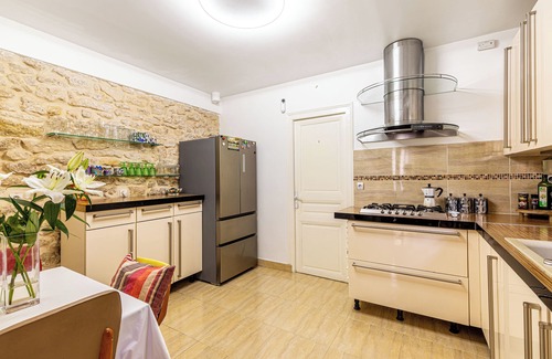 Arcueil House | Charming Family Home with Private Garden!