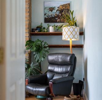 Horfield Apartment | Charming Family Home with Stoves, Garden & Parking