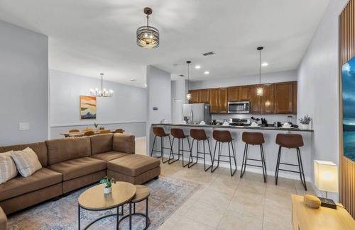 West Kissimmee House | Charming Family Retreat w/Pool & BBQ Near Disney
