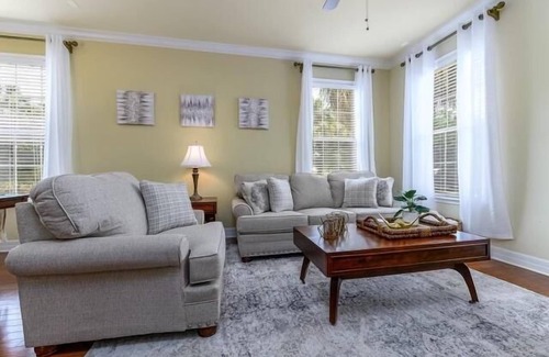Port Tampa City House | Charming Family Retreat: Cozy Traditional Home in the Heart of South Tampa!