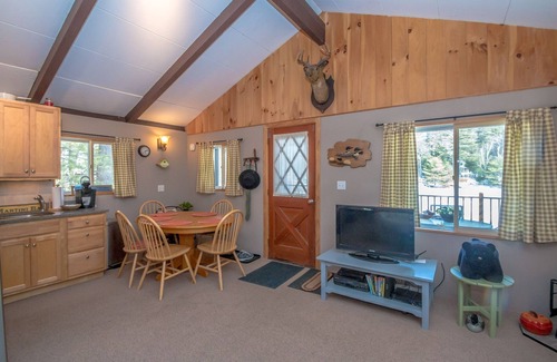 Eidelweiss Village Cottage | CHARMING FAMILY WATERFRONT COTTAGE