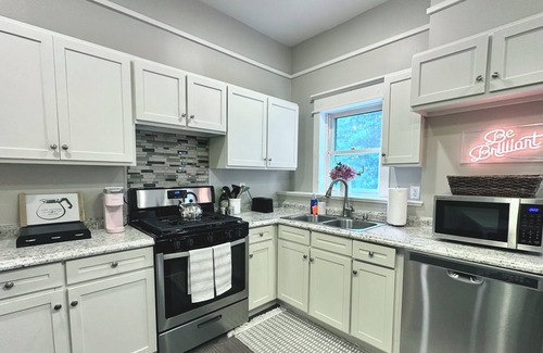 Fan District Apartment | Charming "Fan District" Apartment