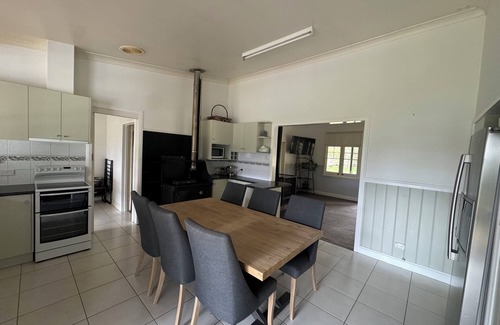 Bonnie Doon House | Charming Farm-Style Retreat in Bonnie Doon – Family & Pet Friendly!