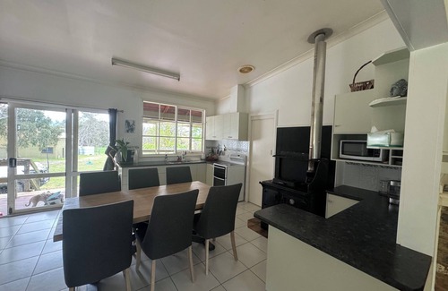 Bonnie Doon House | Charming Farm-Style Retreat in Bonnie Doon – Family & Pet Friendly!