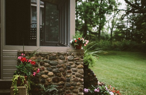 Brant House | Charming farmhouse with wood-fired sauna near Owosso, MI