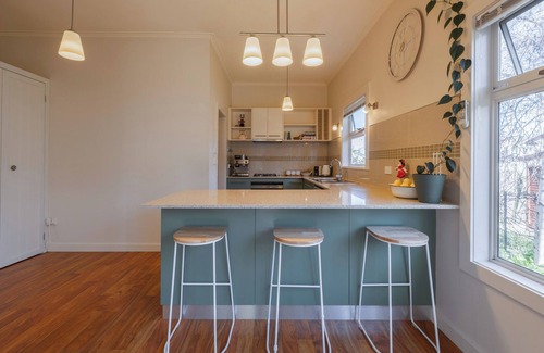 Devonport House | Charming Fig Tree Cottage with WiFi & Parking