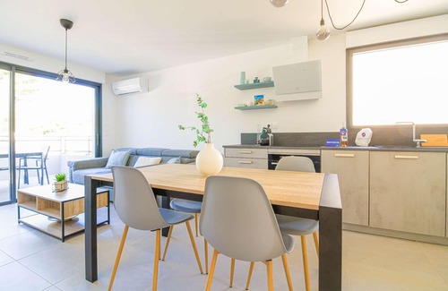 La Faviere Apartment | Charming flat with Private Garage and Pool