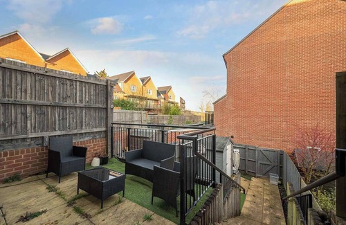 Whittington House | Charming Flat in Wilkes Close