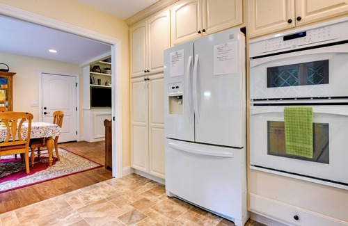 Flushing Township Cottage | Charming Flushing Cottage w/Deck + Spacious Yard!