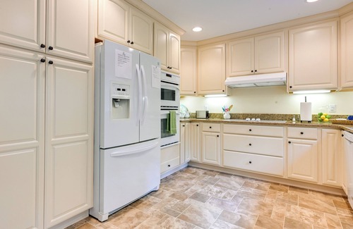 Flushing Township Cottage | Charming Flushing Cottage w/Deck + Spacious Yard!