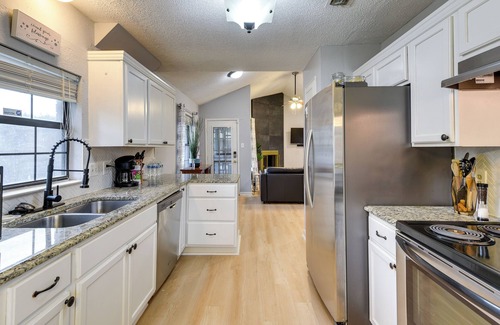 Everman House | Charming Fort Worth Home - 12 Mi to Downtown!